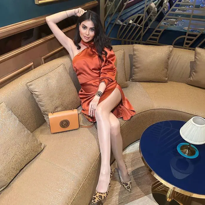 مريم حسين بفستان جريء كشف أردافها