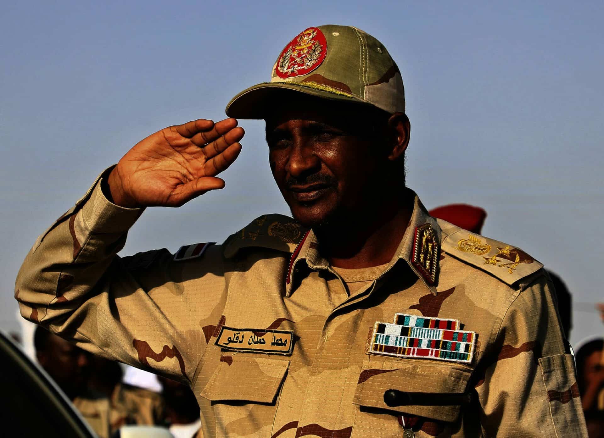 عناصر الدعم السريع اقتحمت مقر إقامة حميدتي