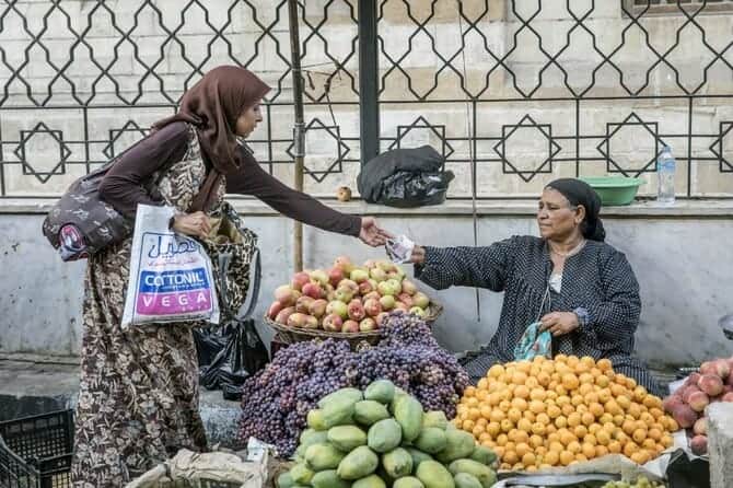 منذ أن تولى السيسي السلطة فقد الجنيه المصري ما يقرب من 80٪؜ من قيمته