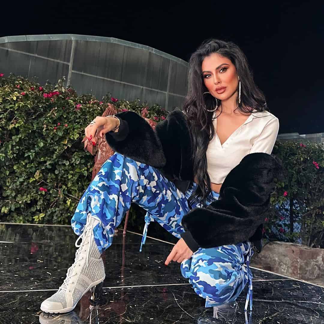 مريم حسين والأفعى