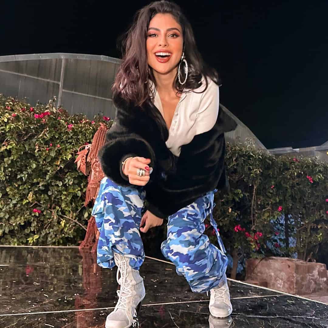 مريم حسين والأفعى