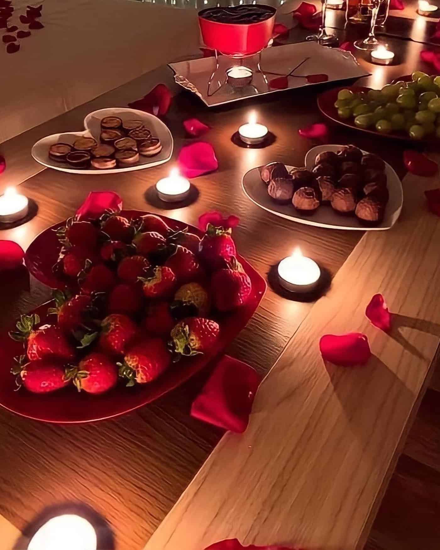 صورة لأطباق على شكل قلب