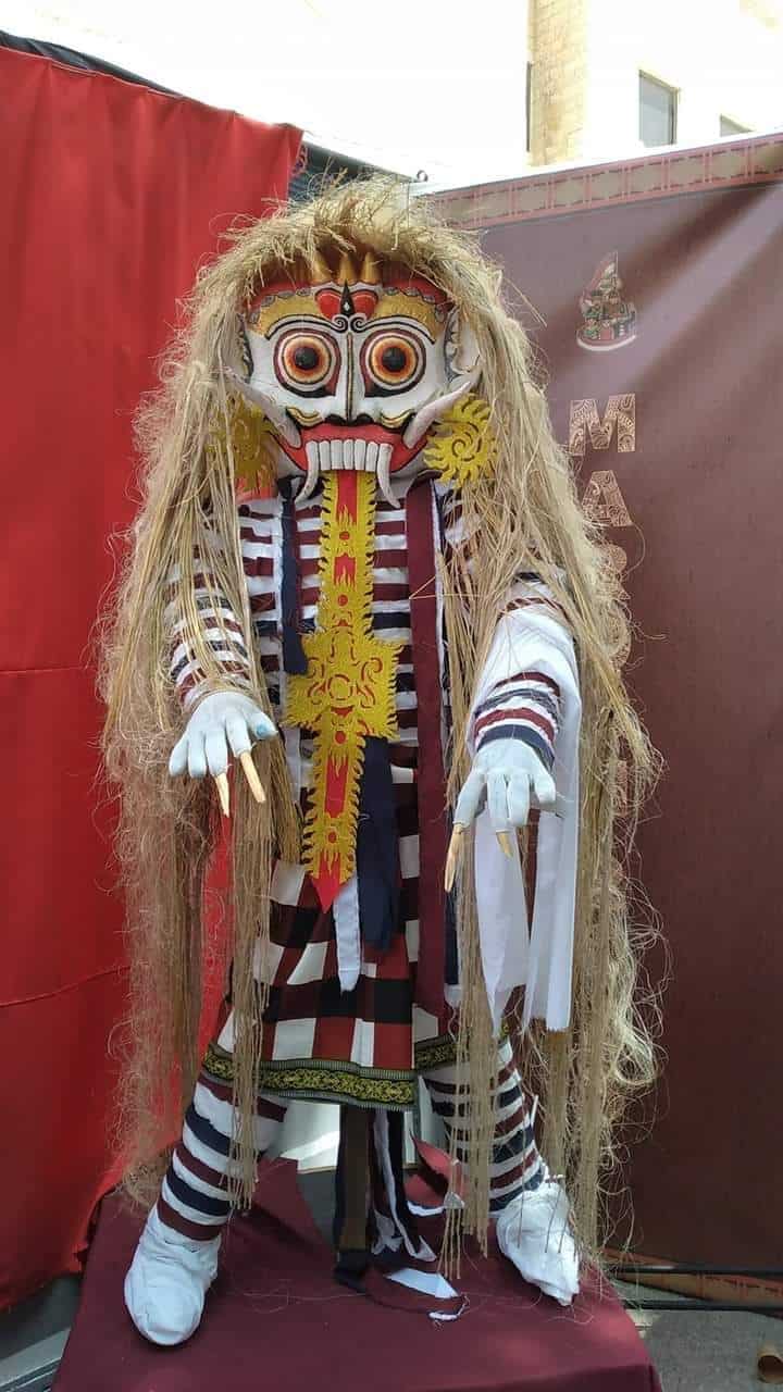 طقوس وثنية من جامعة اليرموك 