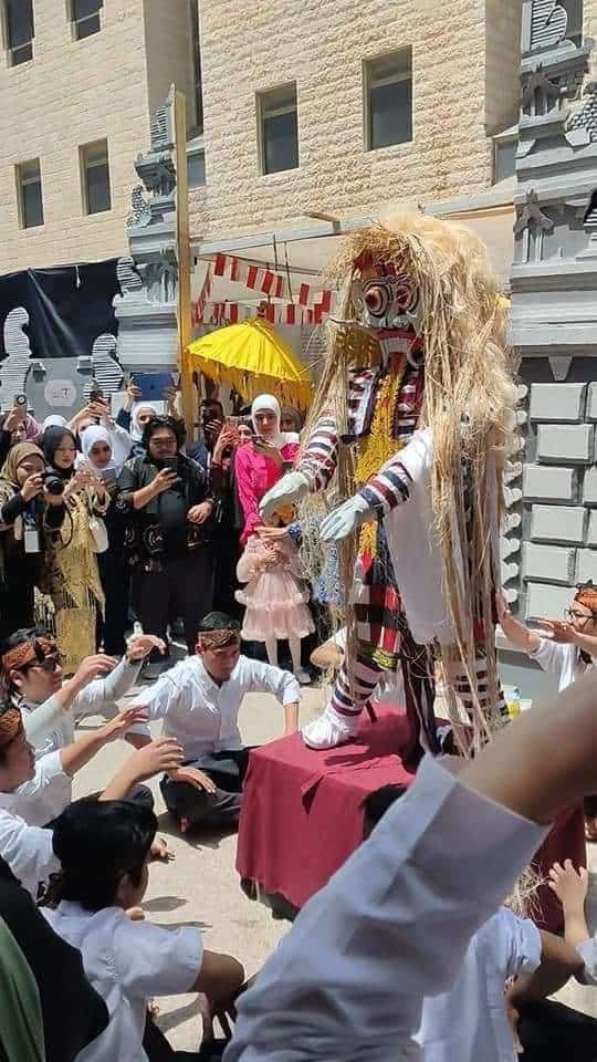 رقصة جامعة اليرموك تفجر الجدل في الأردن