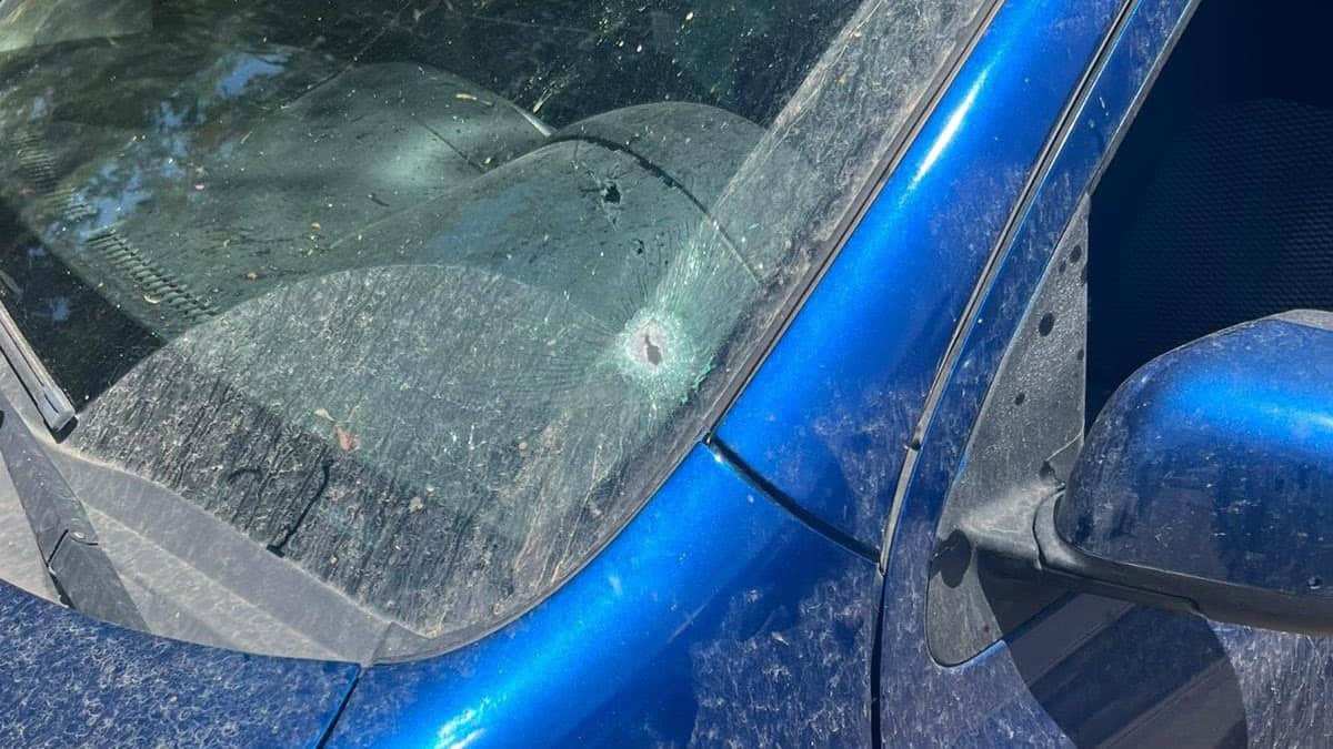 المركبة المستهدفة بعملية إطلاق نار قرب مستوطنة حرميش شمال طولكرم