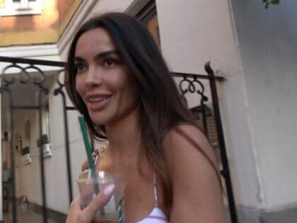 العارضة الإيطالية جوانا سانز