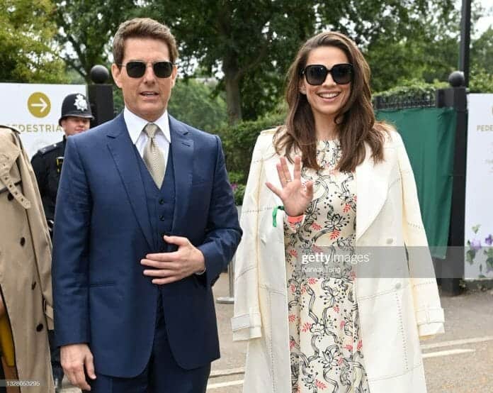 توم كروز وهايلي أتويل