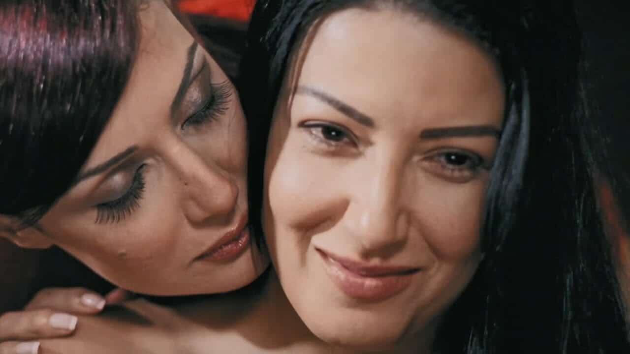 مشهد سمية وغادة في حين ميسرة