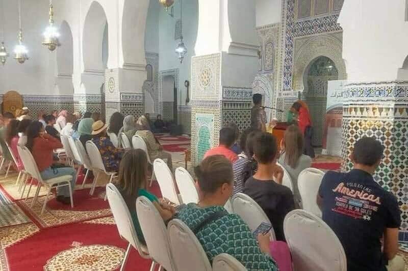 امرأة تعتلي منبرا في المغرب