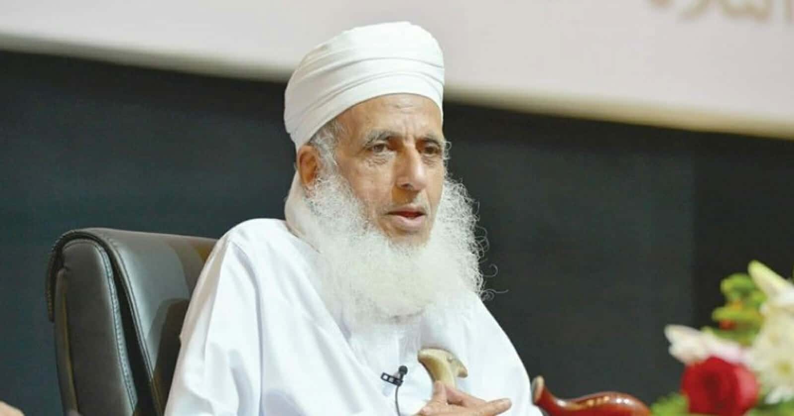 حفل “فرقة الكيبوب” يفجر غضب مفتي عُمان.. خرج عن صمته ورسالة شديدة اللهجة أحمد بن حمد الخليلي watanserb.com