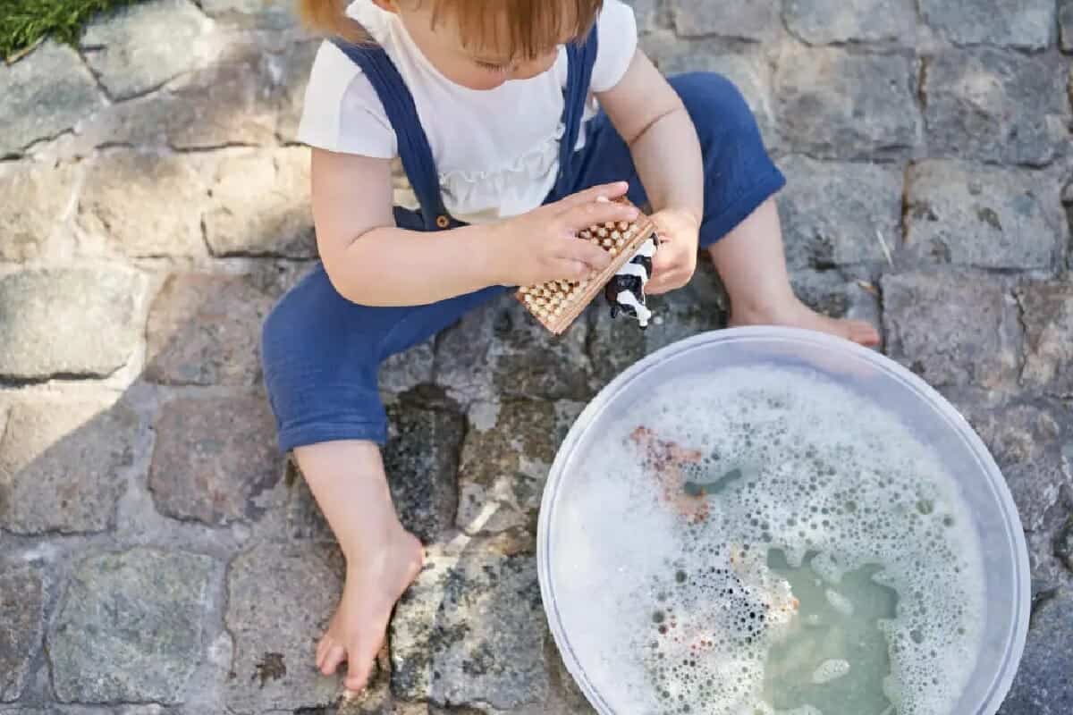 يساعد اللعب الحسي الطفل الذي يعاني من فرط النشاط