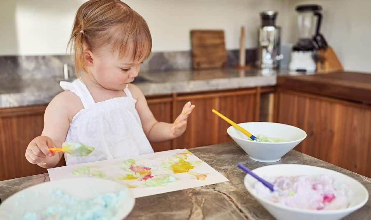 من الضروري ترك طفلك يجرّب بحرية