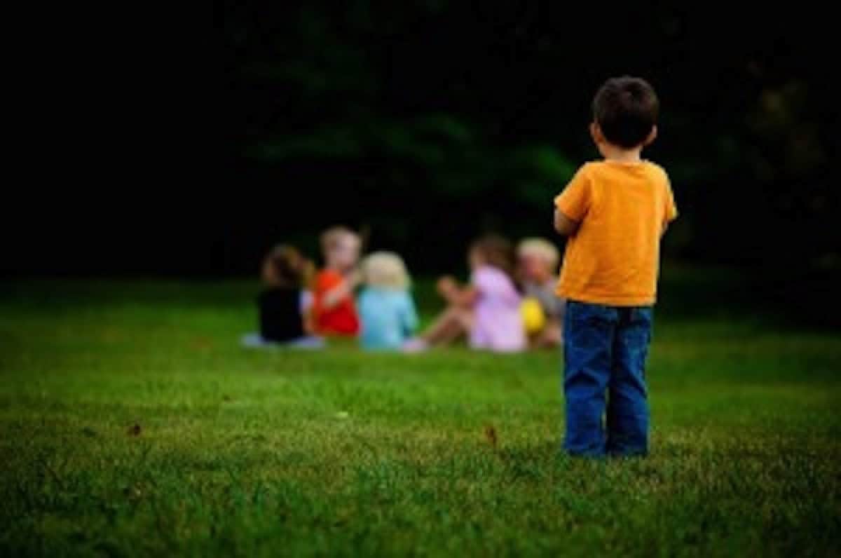 مساعدة الأطفال الخجولين