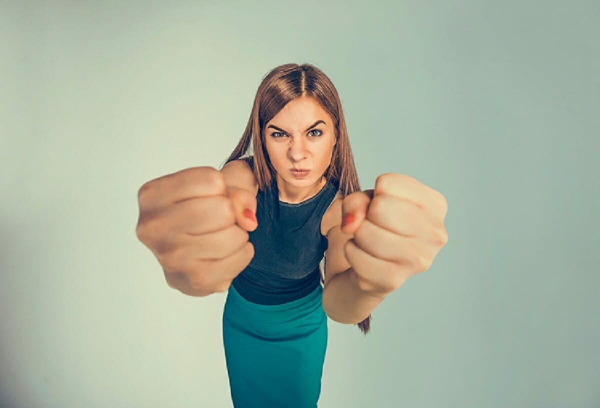 الرد على التعليقات السلبية والجارحة بأدب وأخلاق