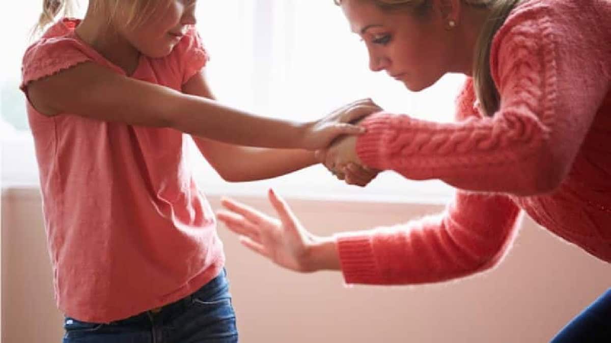 الضرب يسبب مشاكل عقلية