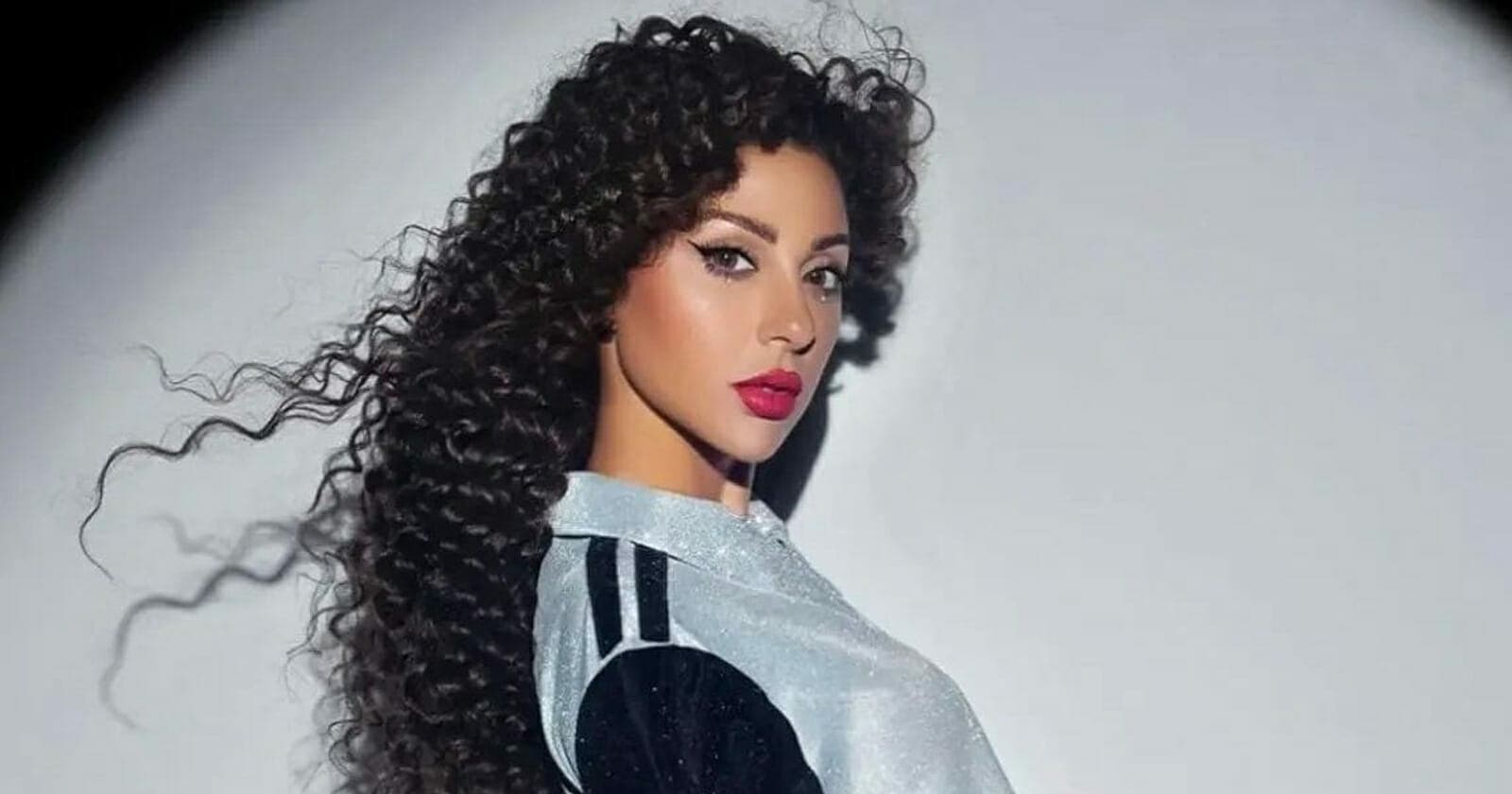 ميريام فارس تحتفل بعيد ميلادها بإبراز مؤخرتها وصدر عار تماماً وتعطل خاصية التعليقات! (شاهد) الفنانة اللبنانية ميريام فارس watanserb.com