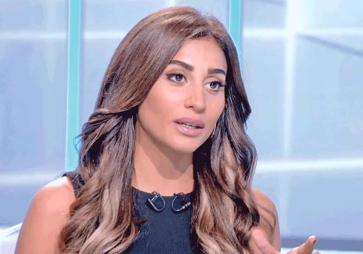دينا الشربيني تُعلّق على أنباء ارتباطها بتامر حسني :”أحبه حتى قبل فيلم تاج” (شاهد) الممثلة دينا الشربيني watanserb.com