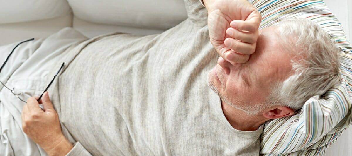 النوم مبكرًا والاستقاظ مبكرا عند كبار السن