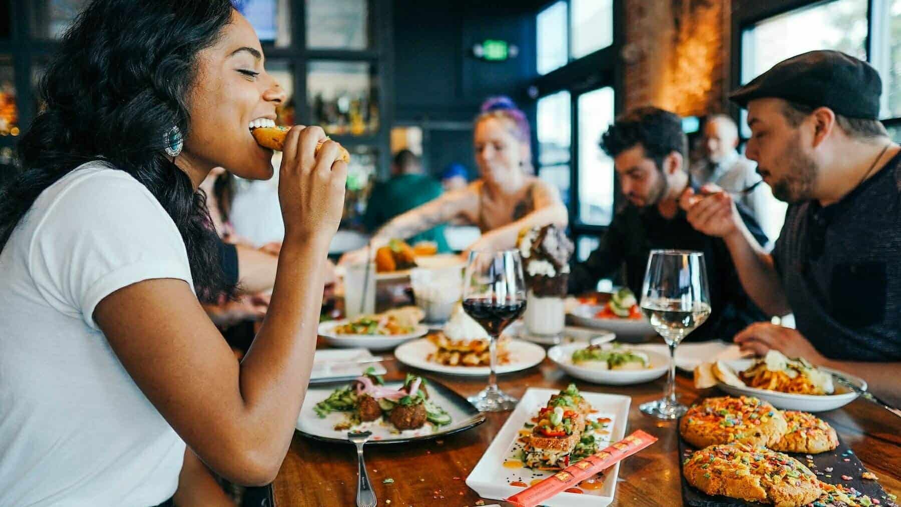 تناول الطعام في الخارج