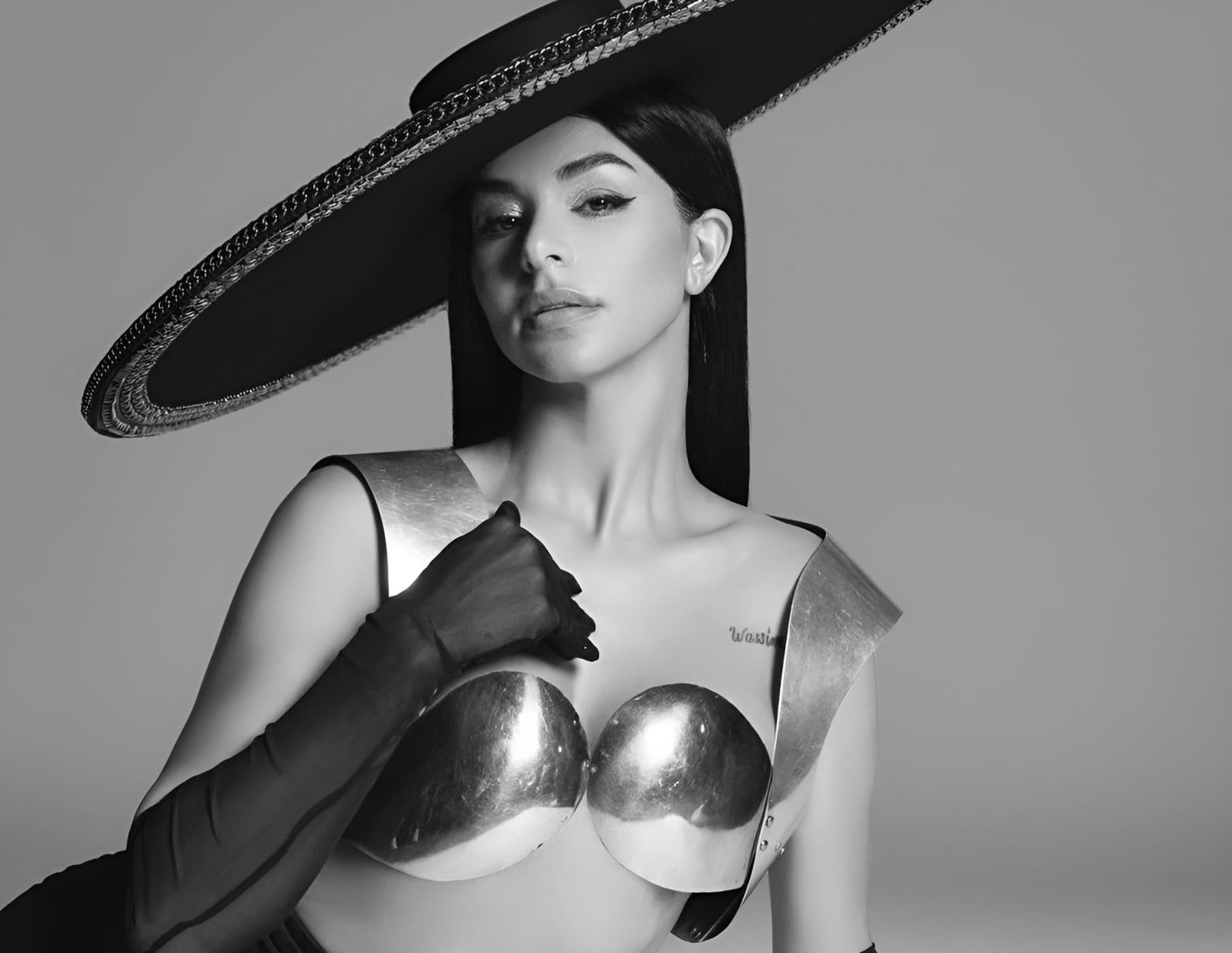 ملكة الجمال اللبنانية ريما فقيه تتجاوز الخطوط الحمراء وتظهر عارية تماماً من أجل زوجها! (فيديو) ريما فقيه تتجاوز الخطوط الحمراء وتظهر عارية تماماً من أجل زوجها! (فيديو) watanserb.com