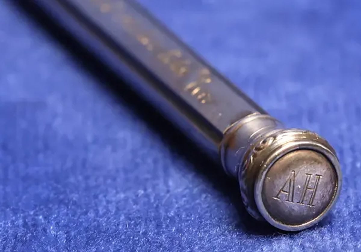 “قلم هتلر” الفخم يكشف الجانب الخفي في علاقته بعشيقته إيفا براون قلم هتلر watanserb.com