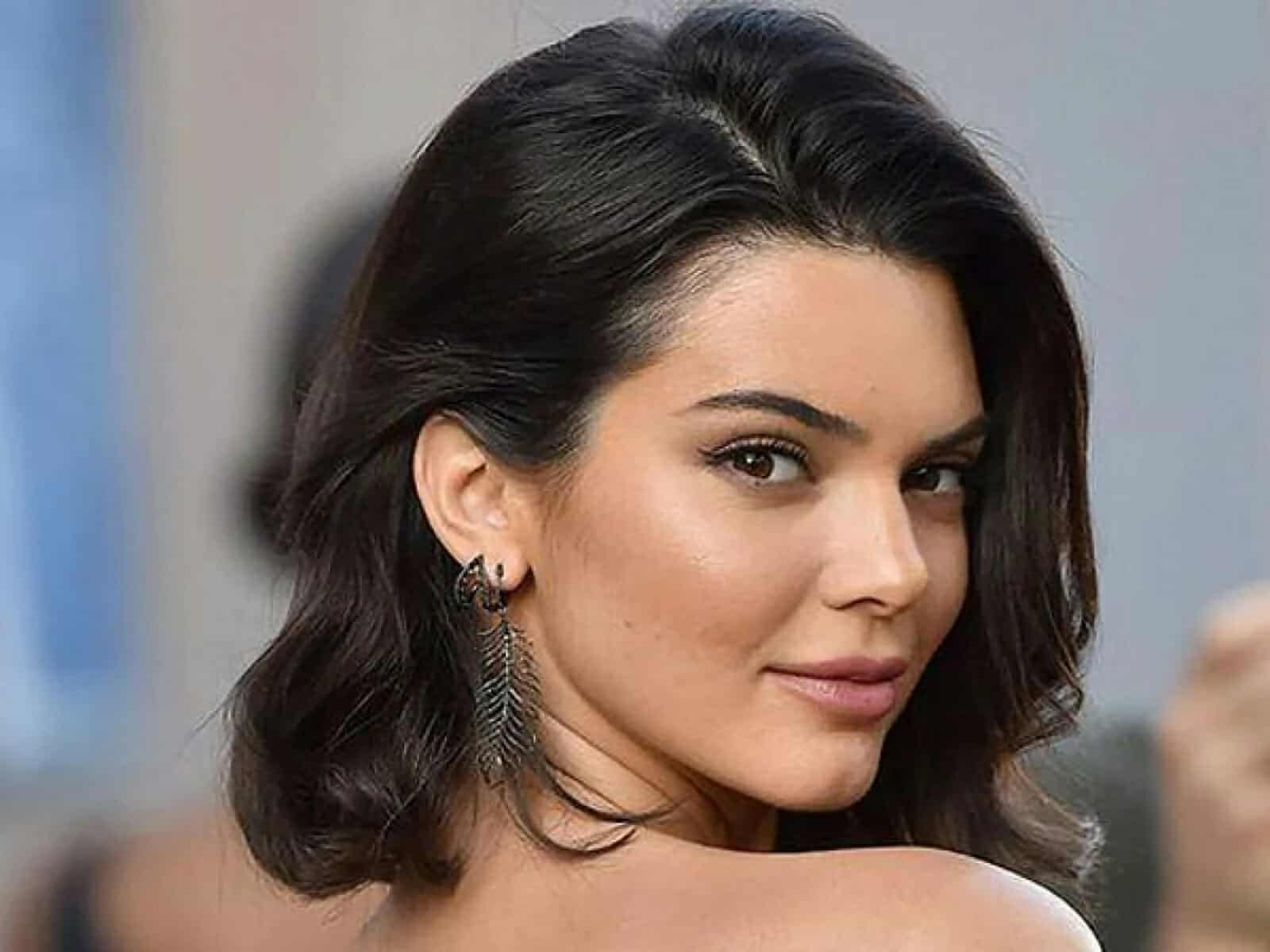 كيندال جينر حديث ليلة عالم الموضة بنيويورك.. زي شفاف كشف حلمات صدرها ومؤخرتها (شاهد) كيندال جينر عالم الموضة نيويورك watanserb.com