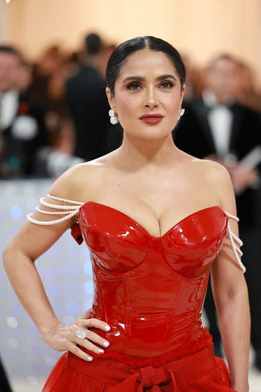 مجوهرات سلمى حايك في حفل ميت غالا