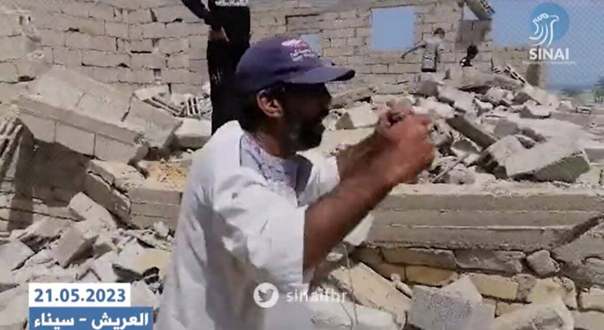 “لولا إحنا كان الإرهاب أكلكم”.. مواجهة حادة بين مواطن سيناوي وضباط هدموا منزله (فيديو) هدم المنازل ميناء العريش watanserb.com