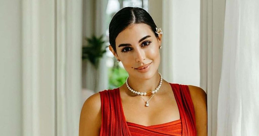 ياسمين صبري تتعرض لموقف محرج أثناء تدريبات اليوجا وموجة ضحك تكتسح مدربتها ياسمين صبري watanserb.com