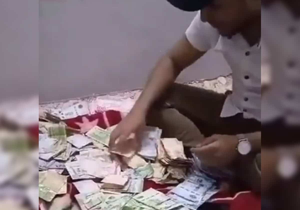 الأموال المجهولة المثير يطيح بيمنيين في السعودية