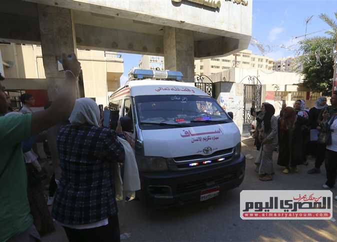 لحطة خروج جثمان محمد عادل قاتل الطالبة نيرة أشرف من مشرحة المنصورة، بعد تنفيذ حكم إعدامه، 14 يونيو 2023.