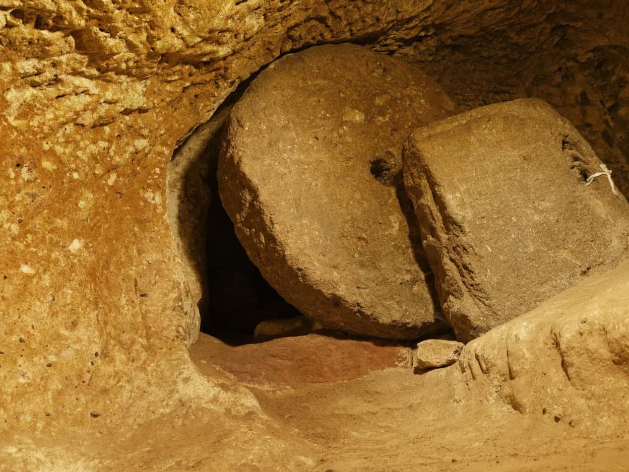 كانت الأبواب في مدينة ديرنكويو التركية مسدودة بصخور تزن نصف طن