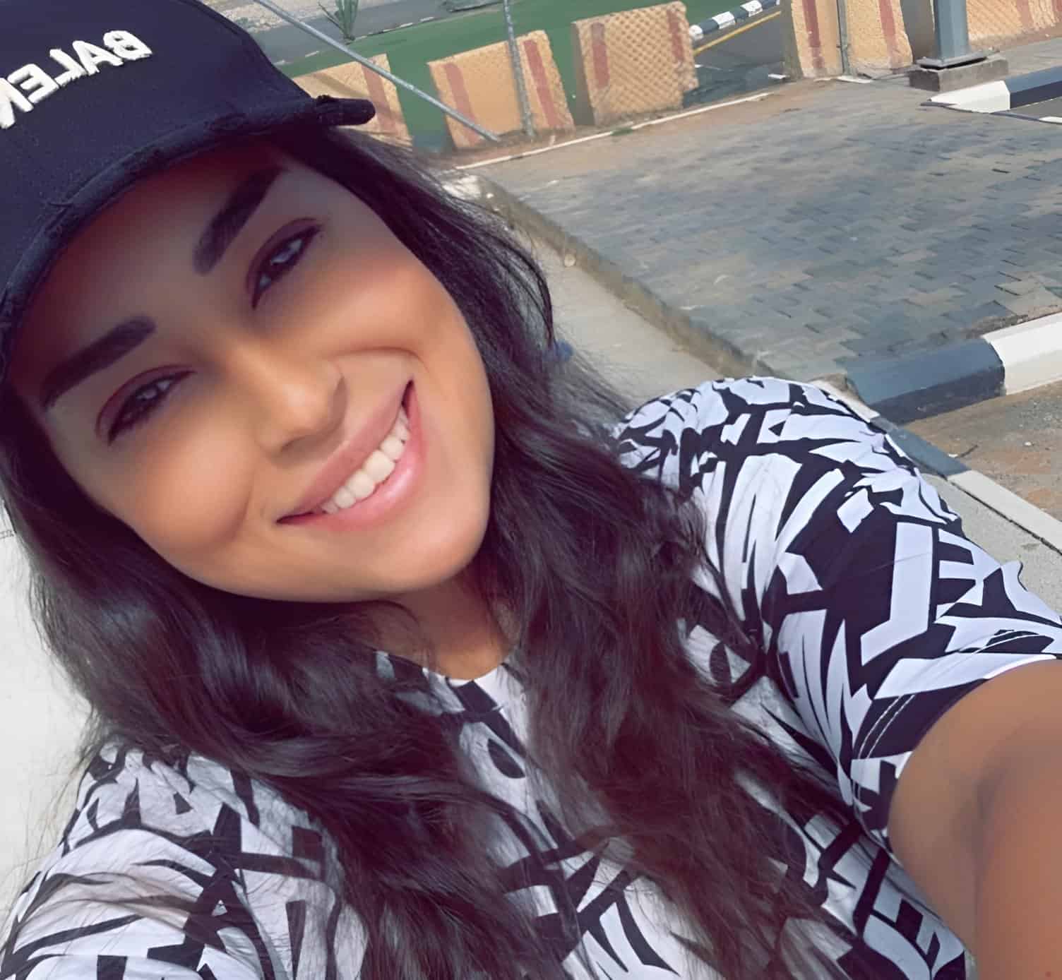 آيتن عامر تثير جدل جمهور الوداد المغربي بعد احتفالها بفوز الأهلي بدوري الأبطال آيتن عامر تغيظ جمهور "الوداد" بالرقص وإيحاء جنسي! (فيديو)