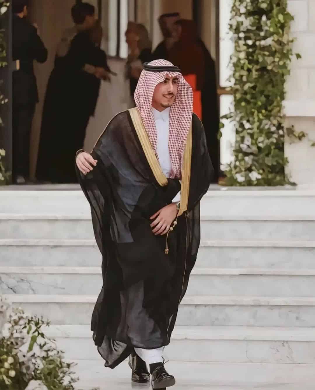 عبدالعزيز بن نواف بن مشعل آل سعود