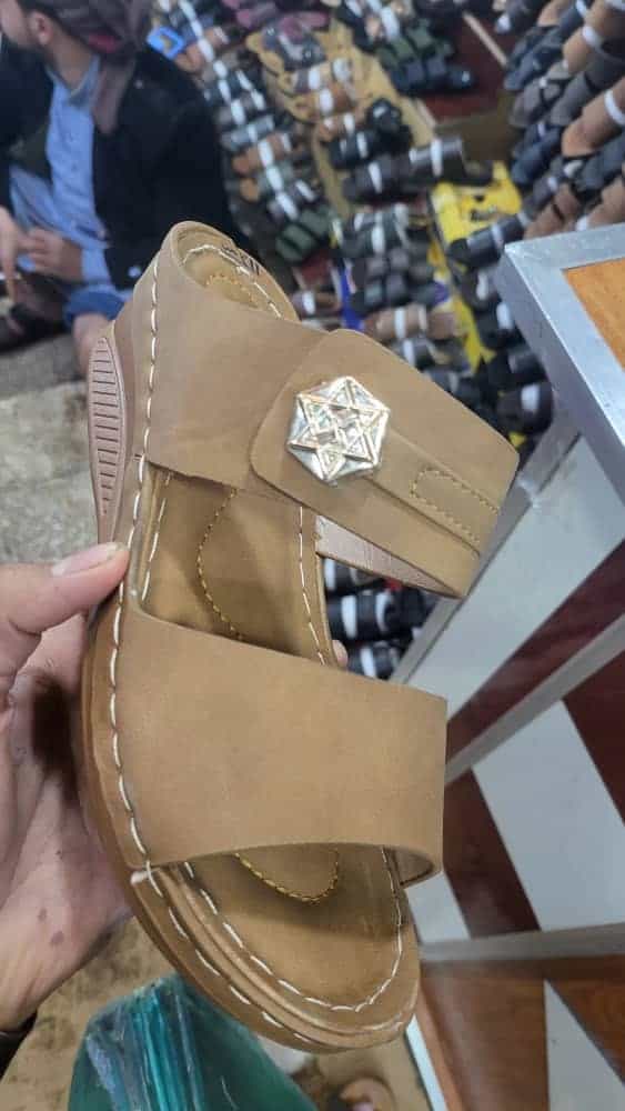 دخول وتداول البضائع الإسرائيلية تحمل شعار الصهيونية