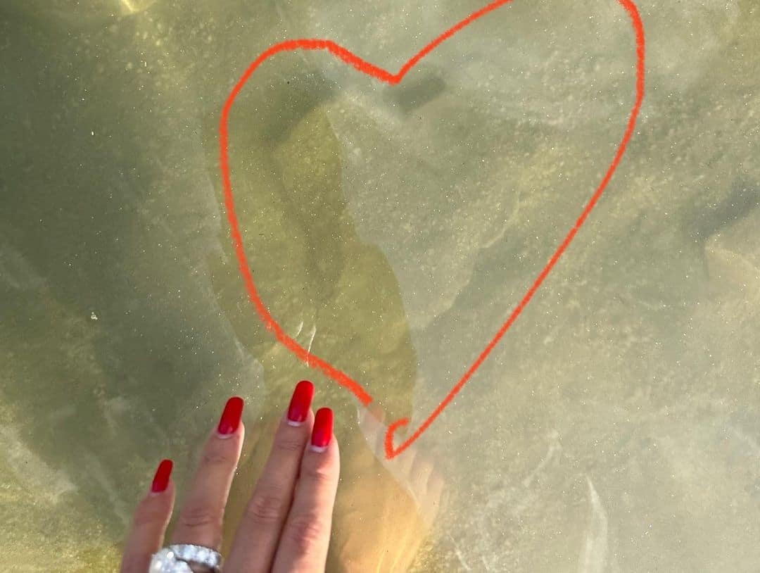 تعليق رونالدو بإيموجي يحمل قلبي حب