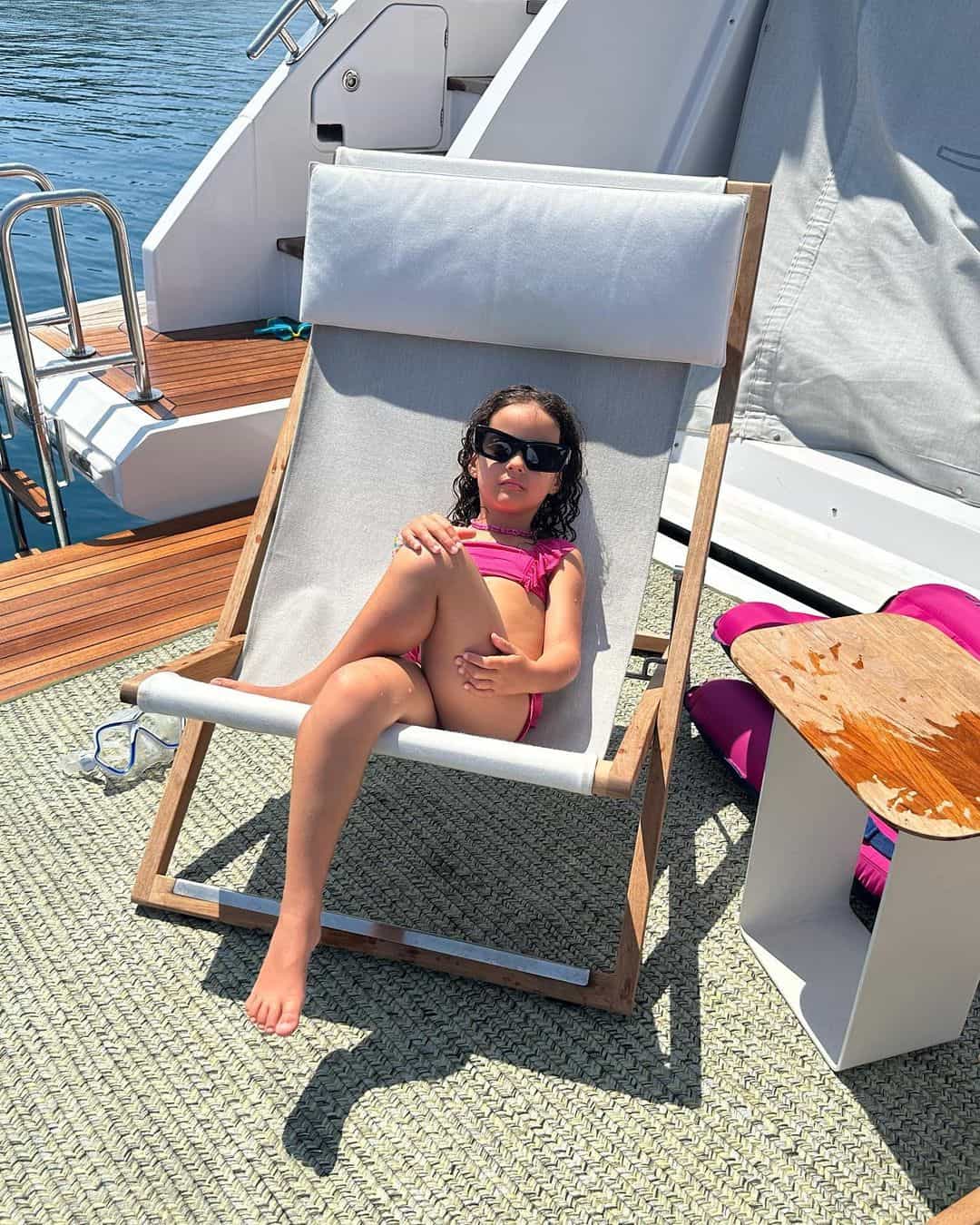 جورجينا برفقة أبنائها