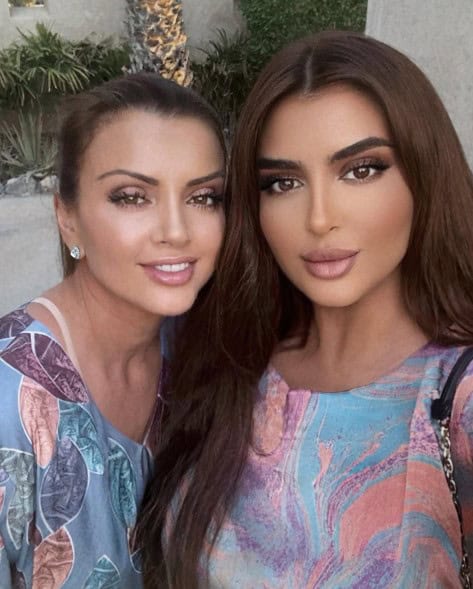 الشيخة مهرة وزوي غريغوراكوس