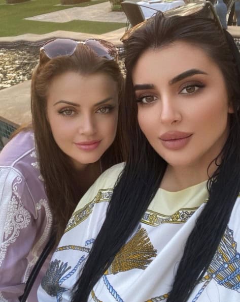 الشيخة مهرة وزوي غريغوراكوس