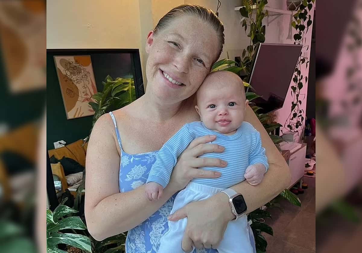 أم أمريكية مع مولودتها الجديدة