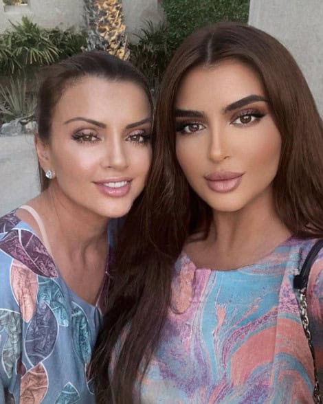 زوي غريغوراكوس والشيخة مهرة