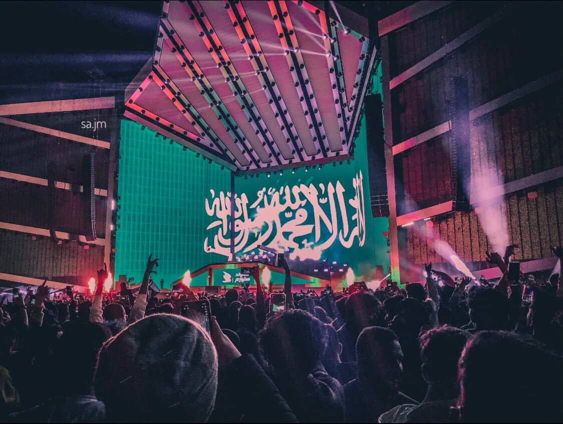 كاتب الغارديان انتقد تجاهل استغلال موسيقى البوب في "غسيل السمعة الثقافية بشكل كبير"