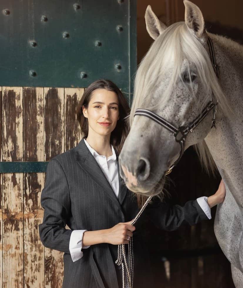 الاميرة رجوة آل سيف منذ طفولتها تهوى رياضة ركوب الخيل
