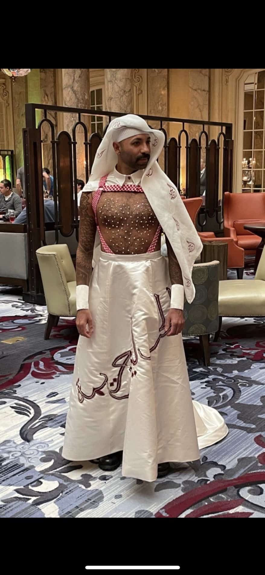 قطري مثلي الجنس يستفز الخليجيين