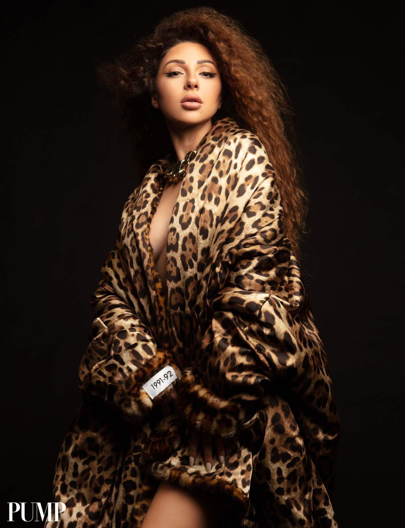 ميريام فارس مرتدية بالطو "تايجر" على اللحم دونأن ترتدي تحته ملابس داخلية