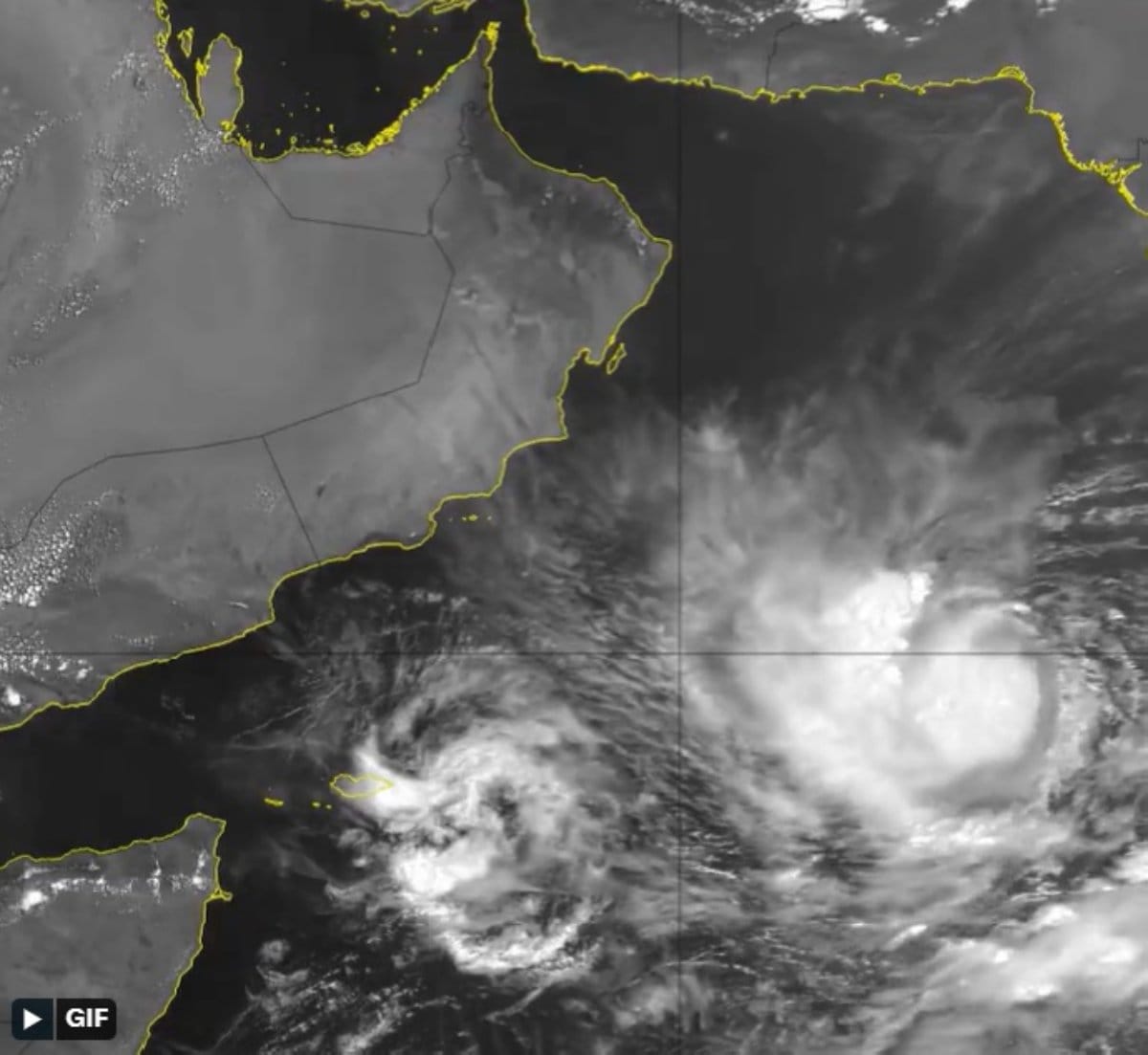 آخر تفاصيل مسار الإعصار بيبارجوي وتأثيره على أجواء سلطنة عمان (فيديو) اعصار بييارجوي