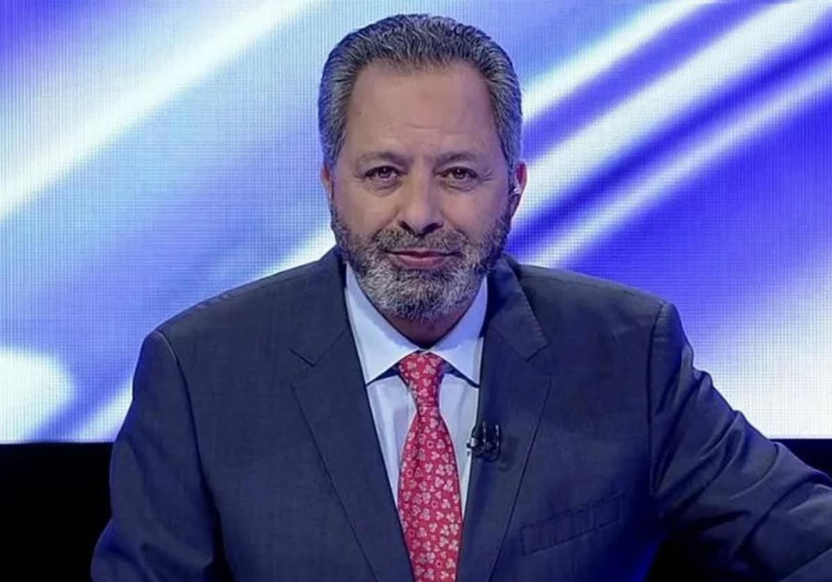 الجزائري لخضر بريش يُودع “بي إن سبورت” بالدموع (فيديو) الجزائري لخضر بريش يُودع "بي إن سبورت" بالدموع