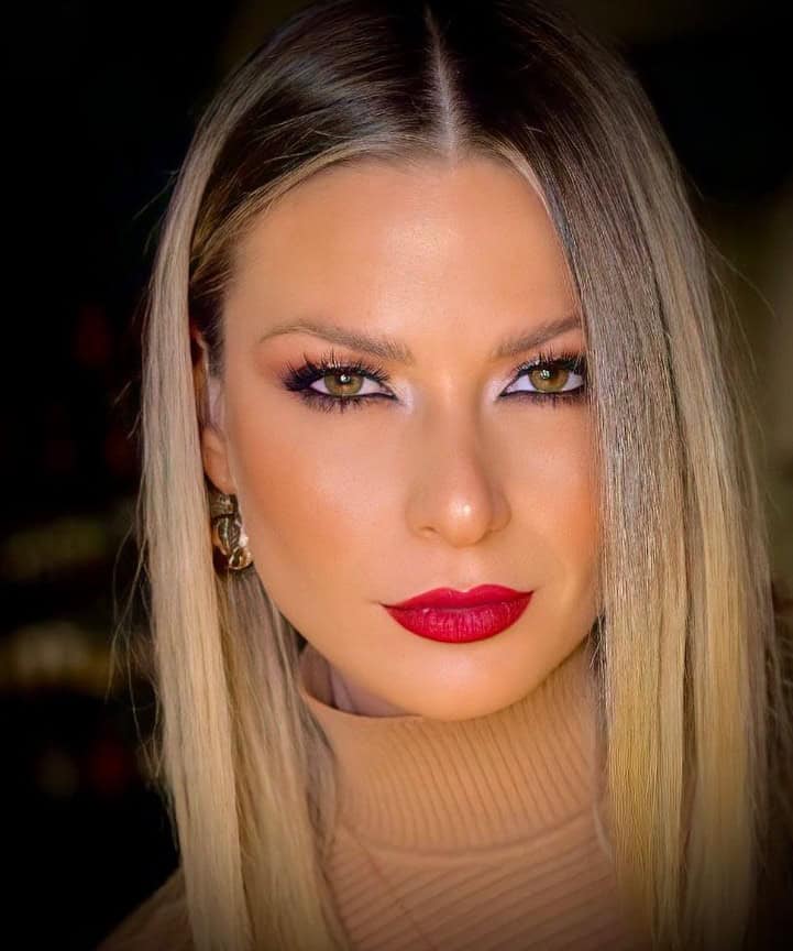 باميلا الكيك لا تعارض الظهور عارية في أعمالها