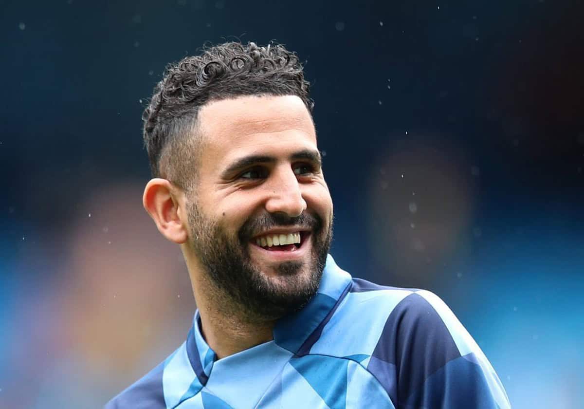 راتب مغرٍ.. تفاصيل العرض السعودي للتعاقد مع الجزائري رياض محرز تفاصيل العرض السعودي للتعاقد مع رياض محرز