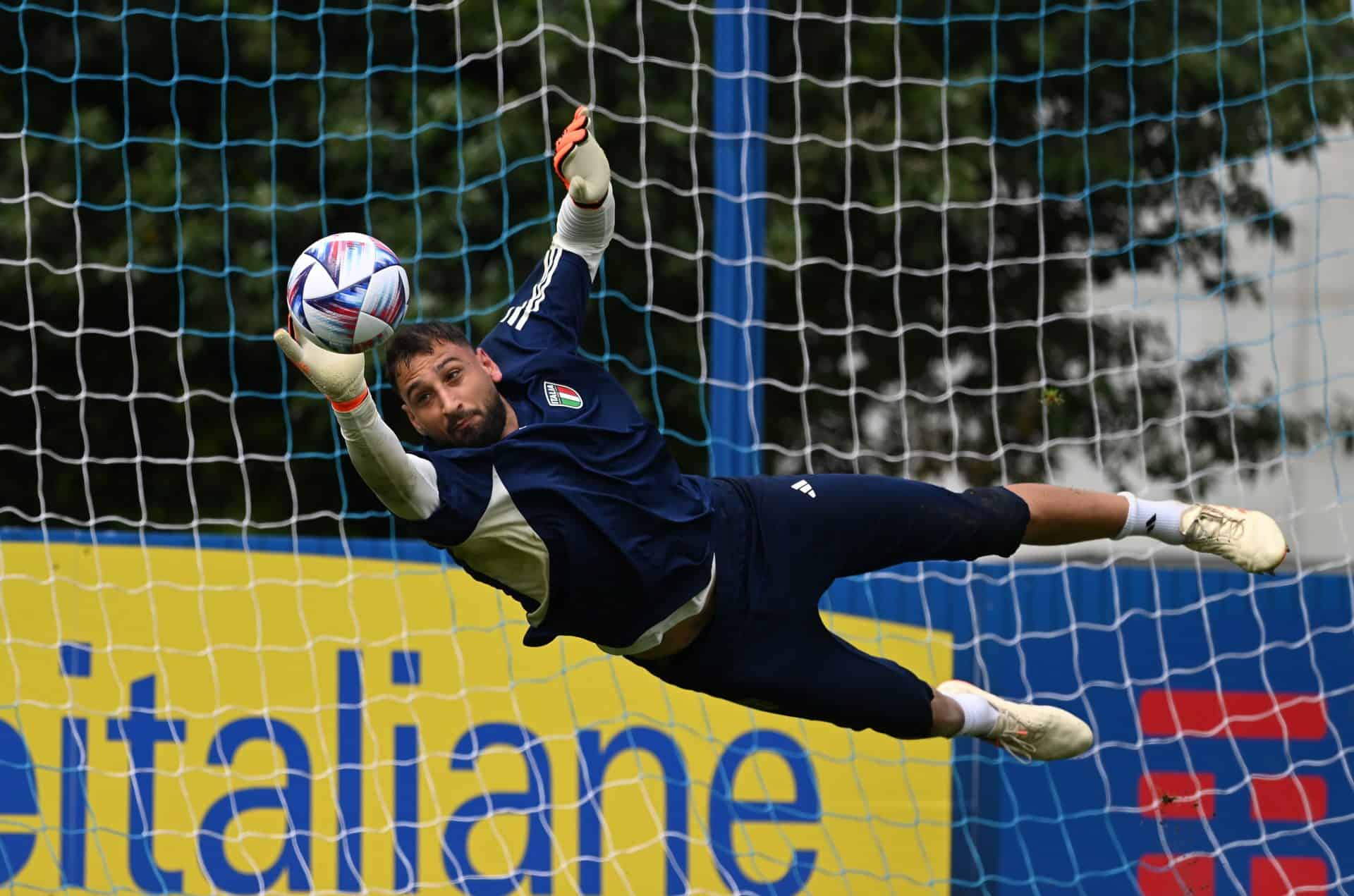 حارس منتخب إيطاليا دوناروما